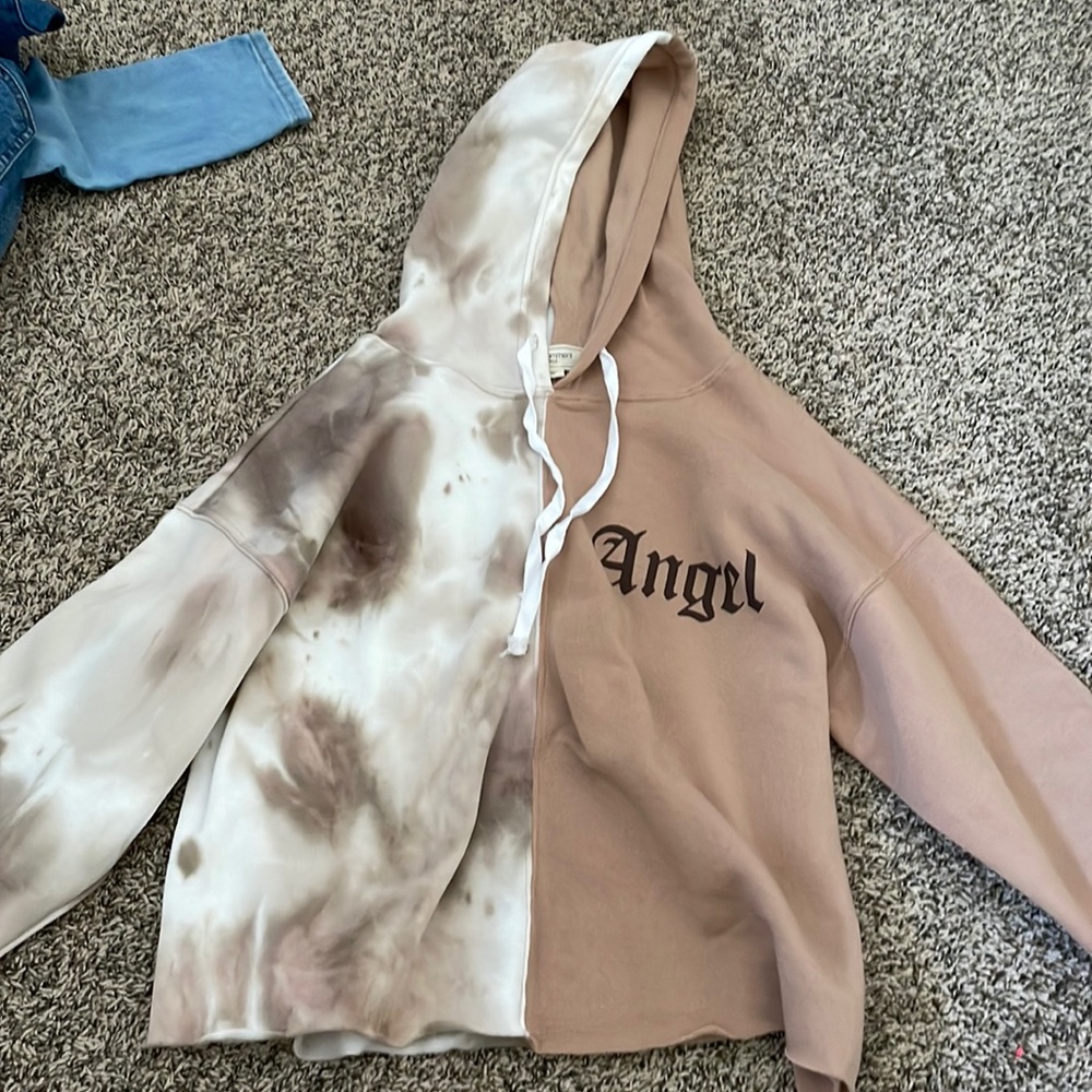 BRAND NEW cropped hoodie.